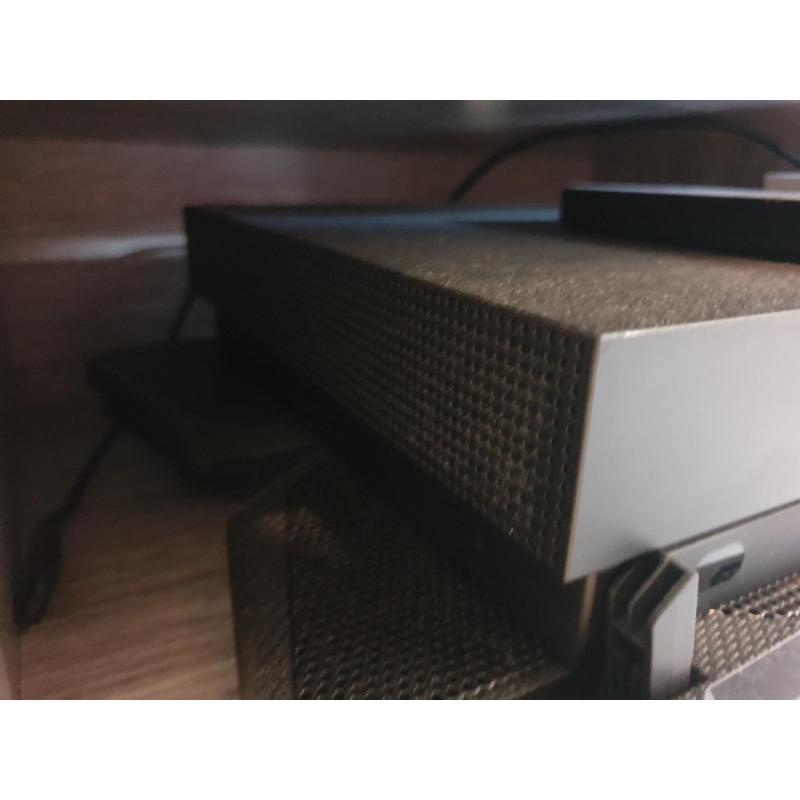 Xbox one x 1TB   1 controller   2 externe hdd's   17 games