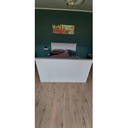 Bed 2 persoons met 4 grote schuiven in top conditie