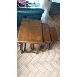 3 Eiken bijzettafels
