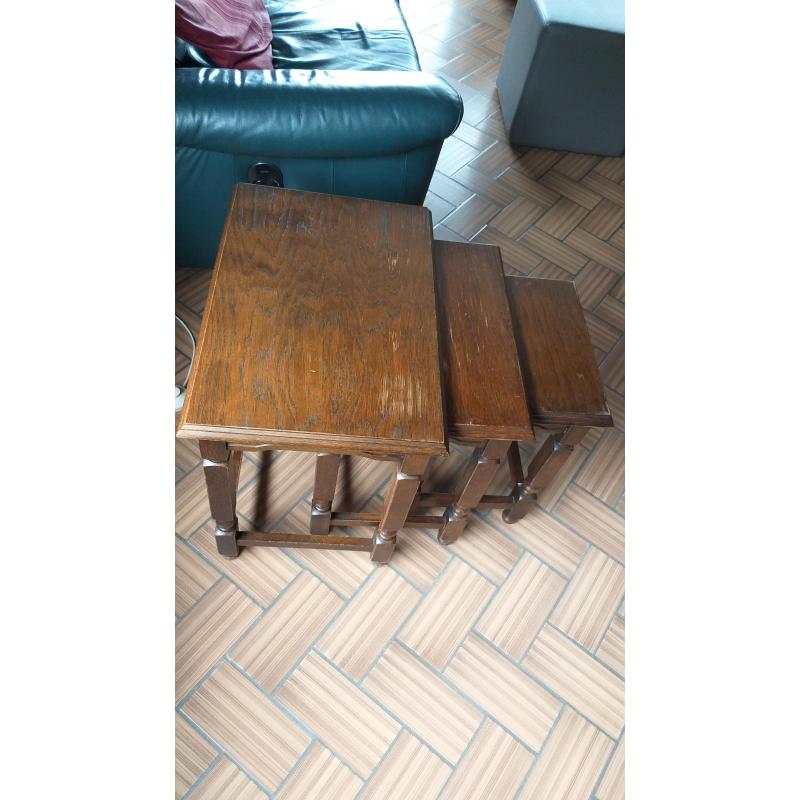 3 Eiken bijzettafels