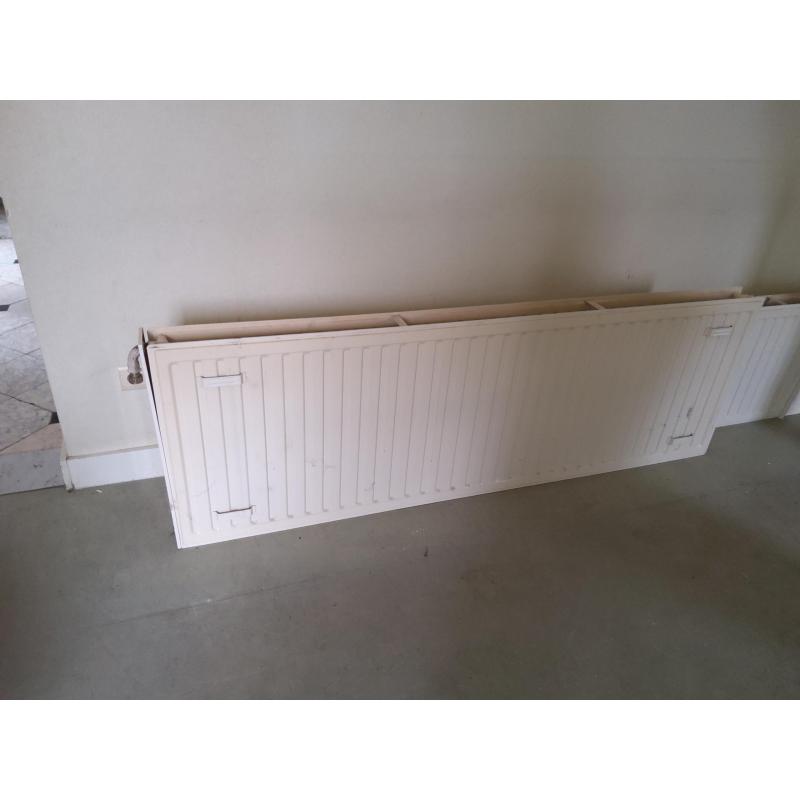 23 GIETIJZEREN RADIATOREN