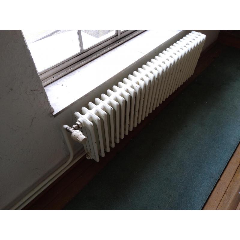 23 GIETIJZEREN RADIATOREN