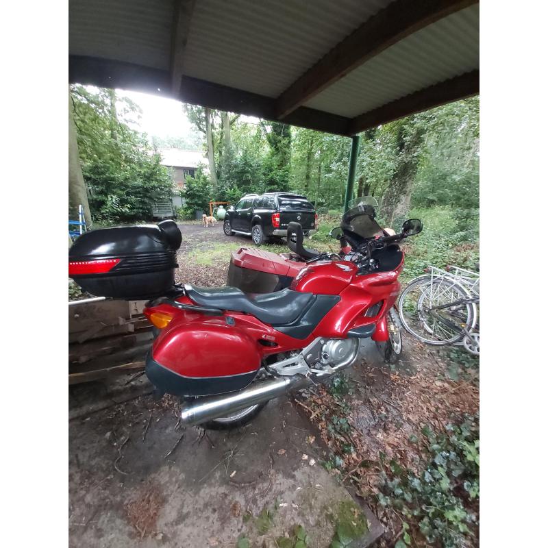 Honda deauville 650