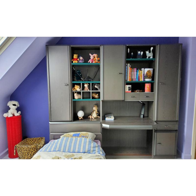 Kinderkamer met buro