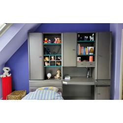 Kinderkamer met buro