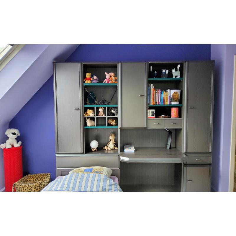 Kinderkamer met buro
