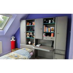 Kinderkamer met buro