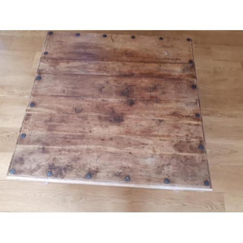 1 grote & 2 kleine salontafels