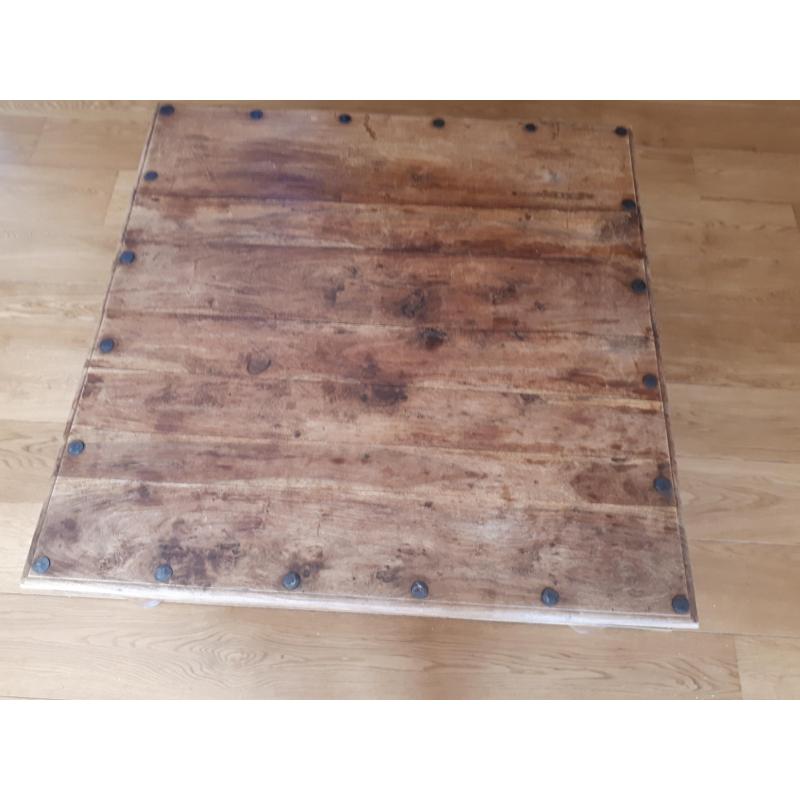 1 grote & 2 kleine salontafels