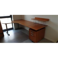 Praktisch bureau met veel ruimte