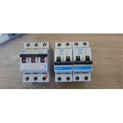 DIFFERENTIEELS EN ZEKERINGEN