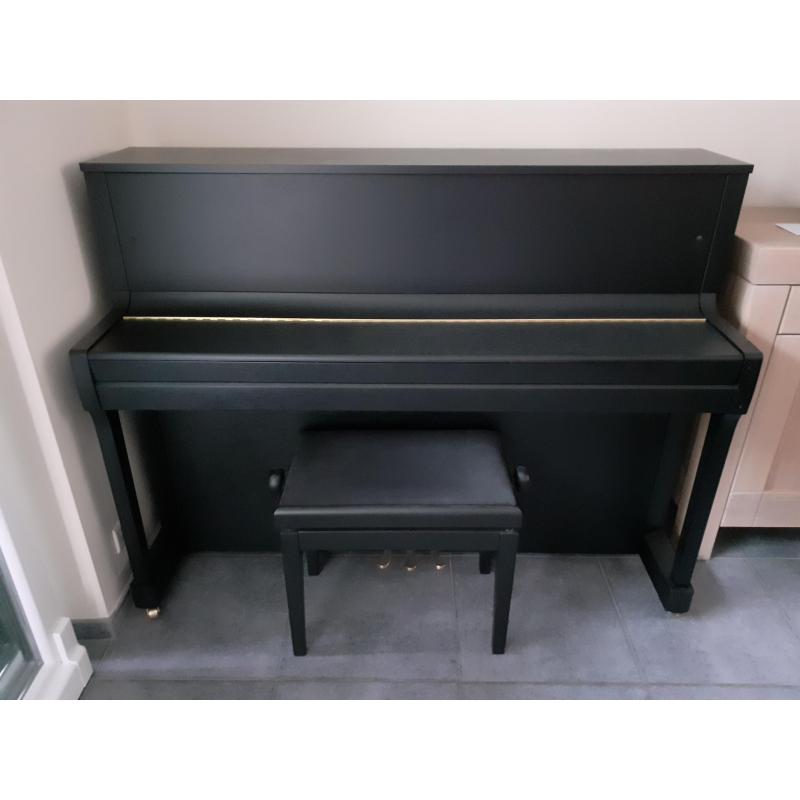 Mat zwarte klassieke buffet piano incl kruk