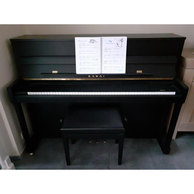 Mat zwarte klassieke buffet piano incl kruk