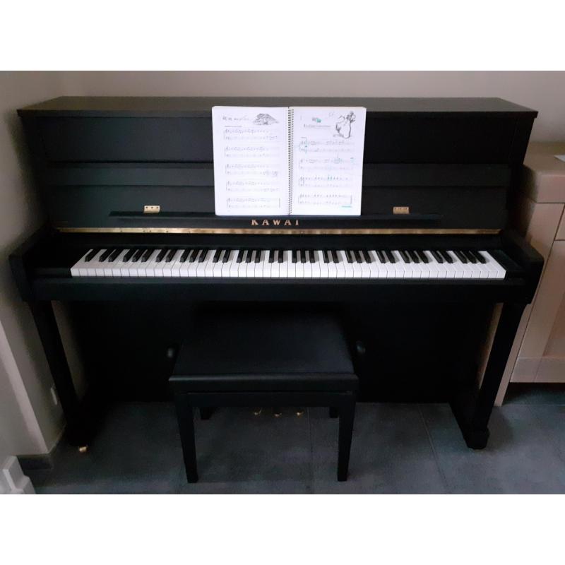 Mat zwarte klassieke buffet piano incl kruk