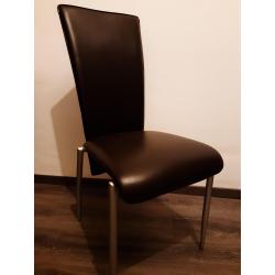 Stoelen in donker bruin leder