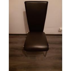 Stoelen in donker bruin leder