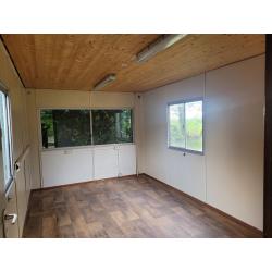 Vakantie caravan woonunit hobbyruimte