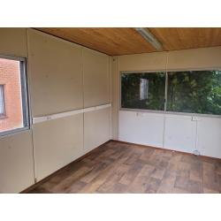 Vakantie caravan woonunit hobbyruimte