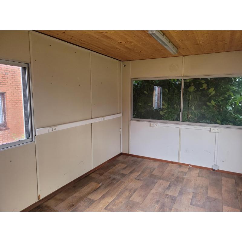 Vakantie caravan woonunit hobbyruimte
