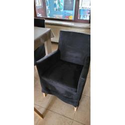 4 stoelen/zetels, 2 zwart en 2 beige
