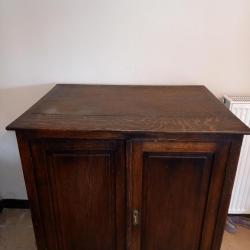 Houten tweedeurs kast