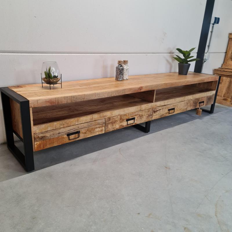 Nieuwe industriële mango meubels uit voorraad leverbaar!