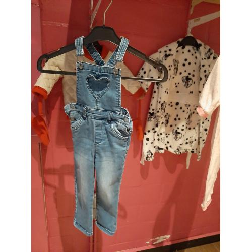 lot van 5 stuks kinderkleding 18 mnd - 3 jaar : lot-prijs 41 euro