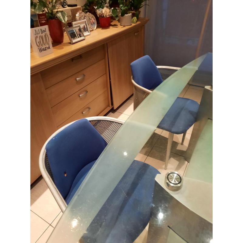 Gratis 4 eetkamerstoelen