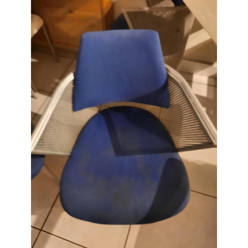 Gratis 4 eetkamerstoelen