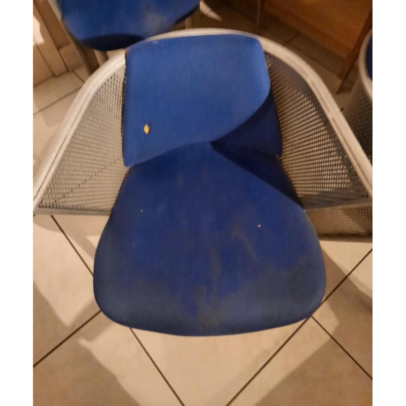 Gratis 4 eetkamerstoelen
