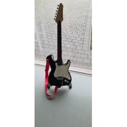 Gitaar Phoenix STC-33 zwart/wit met staander en hoes