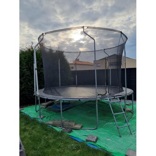 Trampoline