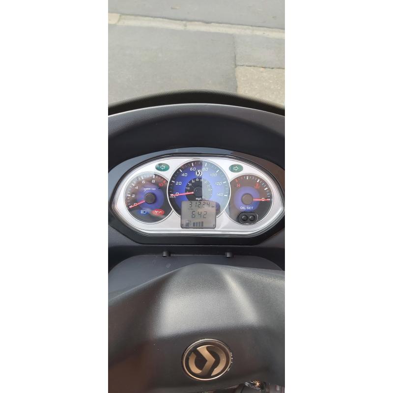 mooie scooter sym 125 cc