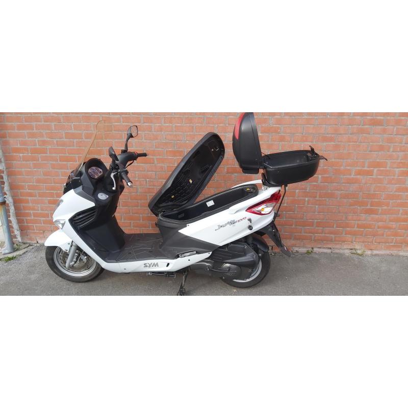 mooie scooter sym 125 cc