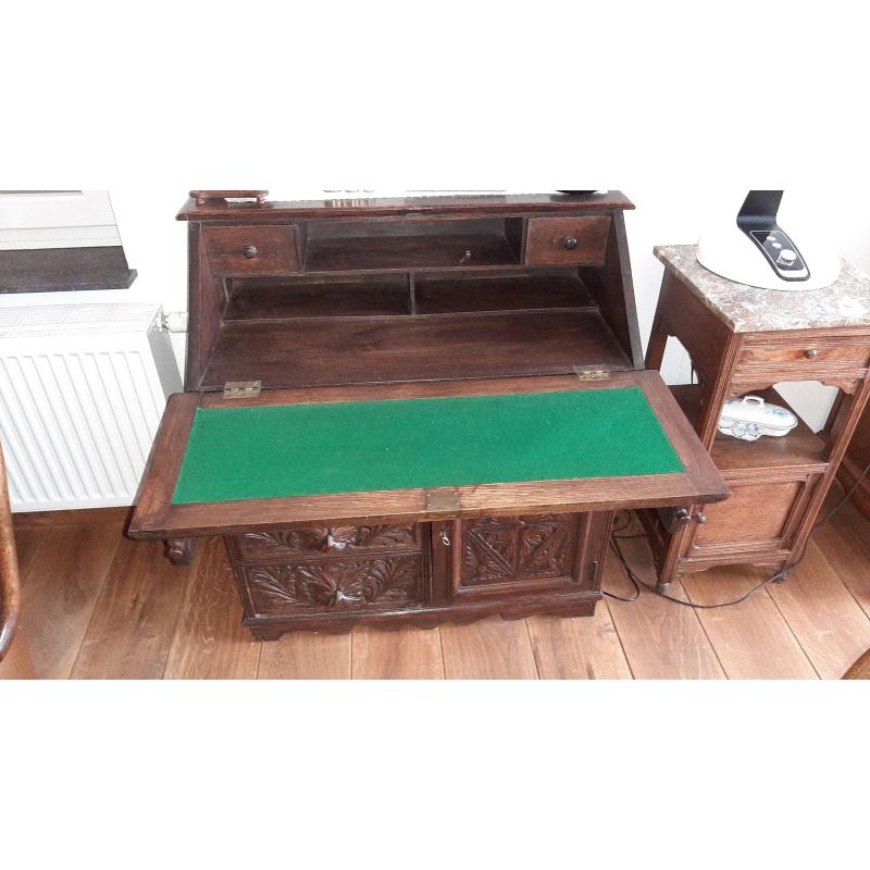Antiek bureau