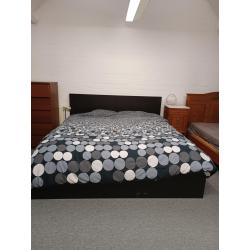 Zwart bed met 4 opberglade