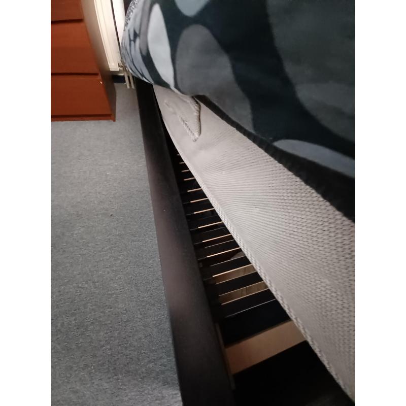 Zwart bed met 4 opberglade