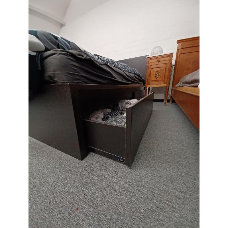 Zwart bed met 4 opberglade