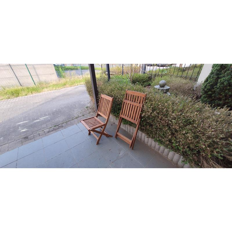 HOUTEN TUINSET TAFEL   6 STOELEN   2 OPKLAPBARE STOELEN