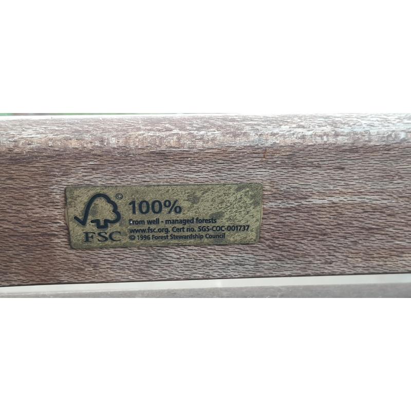 HOUTEN TUINSET TAFEL   6 STOELEN   2 OPKLAPBARE STOELEN