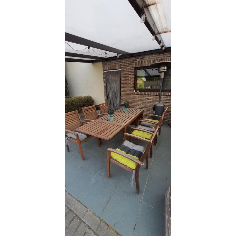 HOUTEN TUINSET TAFEL   6 STOELEN   2 OPKLAPBARE STOELEN