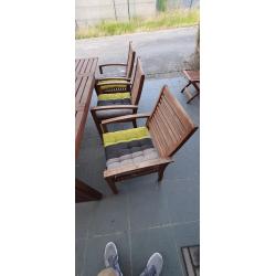 HOUTEN TUINSET TAFEL   6 STOELEN   2 OPKLAPBARE STOELEN
