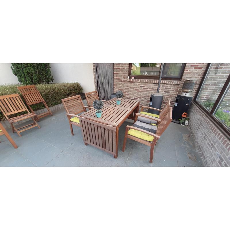 HOUTEN TUINSET TAFEL   6 STOELEN   2 OPKLAPBARE STOELEN
