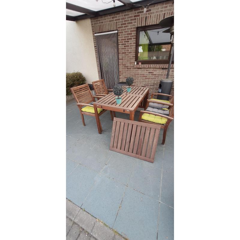 HOUTEN TUINSET TAFEL   6 STOELEN   2 OPKLAPBARE STOELEN