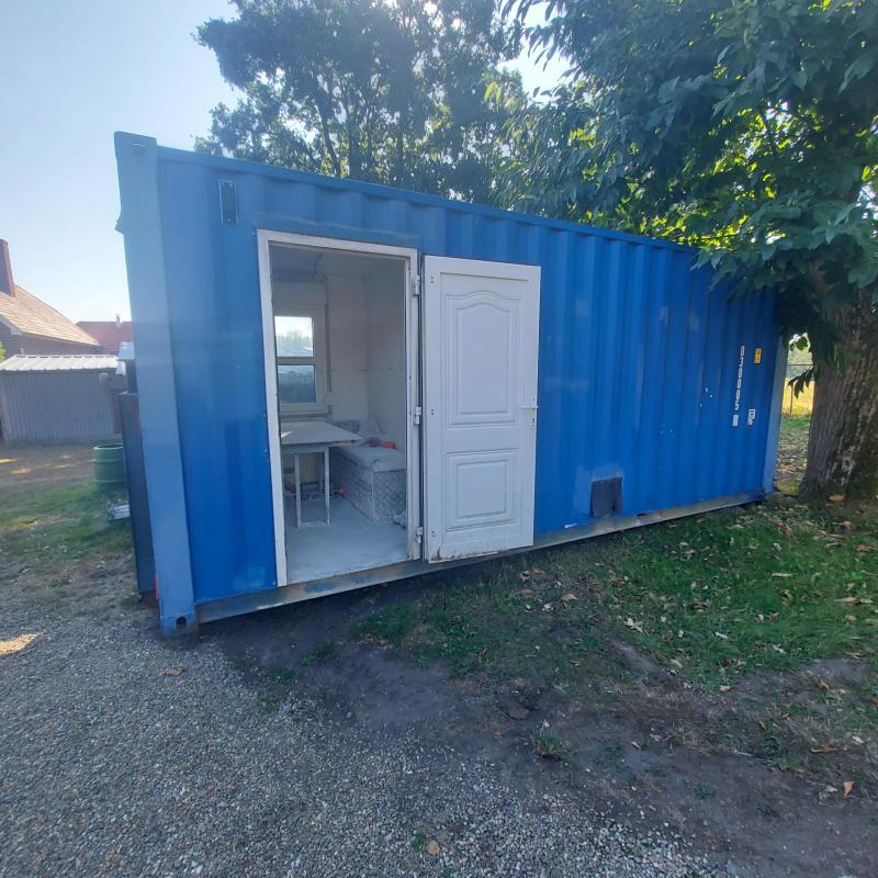 UItgeruste container voor pleisterwerken