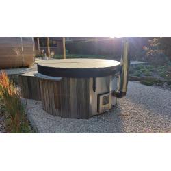 Luxe hottub 180 cm met geïntegreerde houtkachel