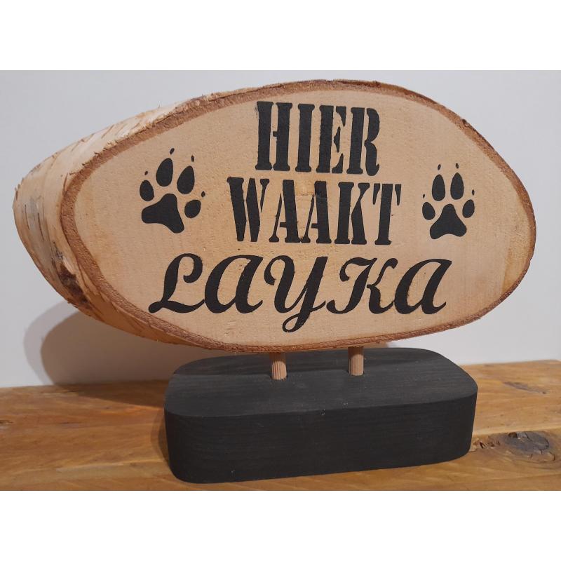 Stencil op decoratie met boomstam