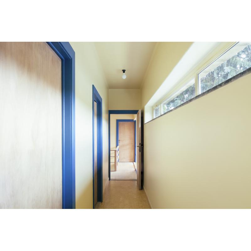 modernistische woning met praktijk of burelen in groen kader, Brasschaat