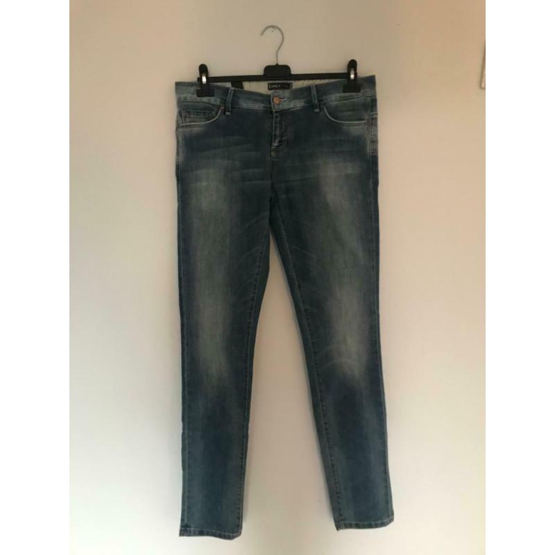 Nieuwe ONLY broek in maat 33/34
