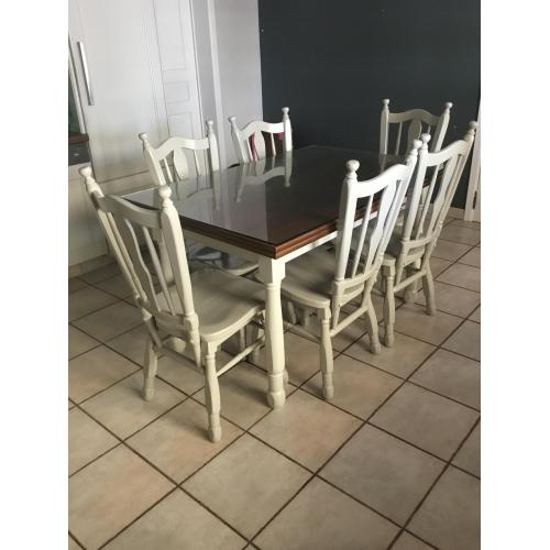 Keukentafel met 6 stoelen